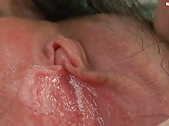 Contractantes asiatique solo poilue et humide