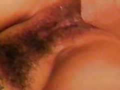 Poilue lil &amp; meka coaxes son sperme